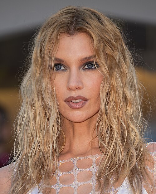 Stella Maxwell