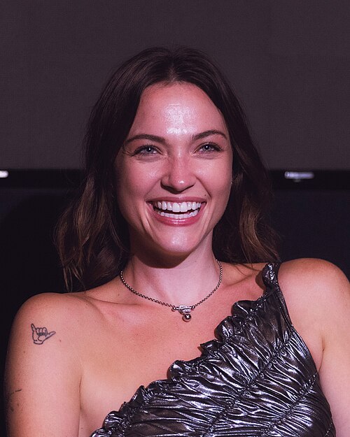 Violett Beane