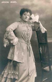 Mari Jászai