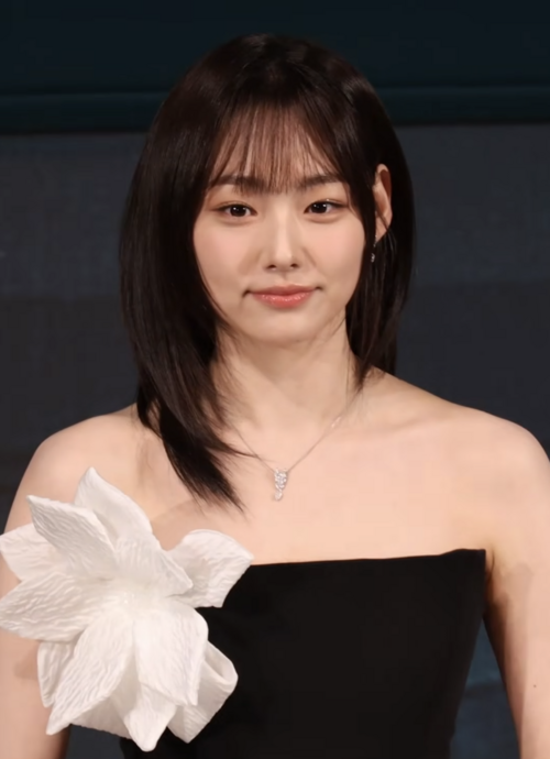 Kang Mi-na