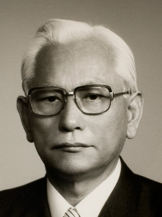 Yoshiaki Arata