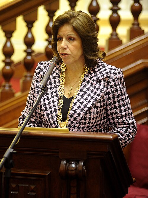 Lourdes Flores Nano