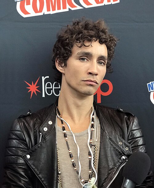 Robert Sheehan