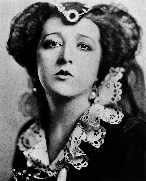 Estelle Taylor