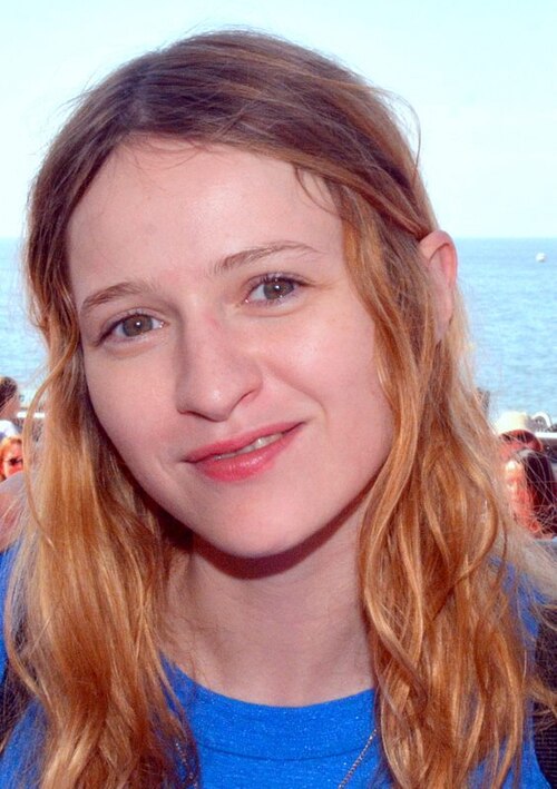 Christa Theret