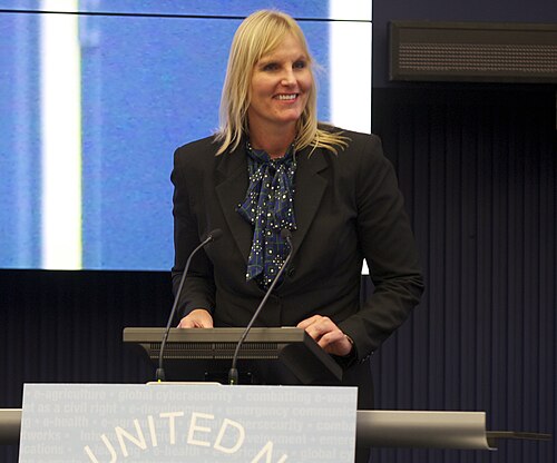 Silvia Poll