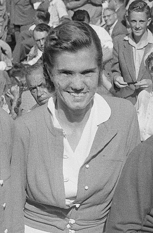 Shirley Fry