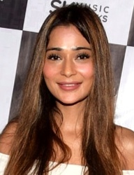 Sara Khan