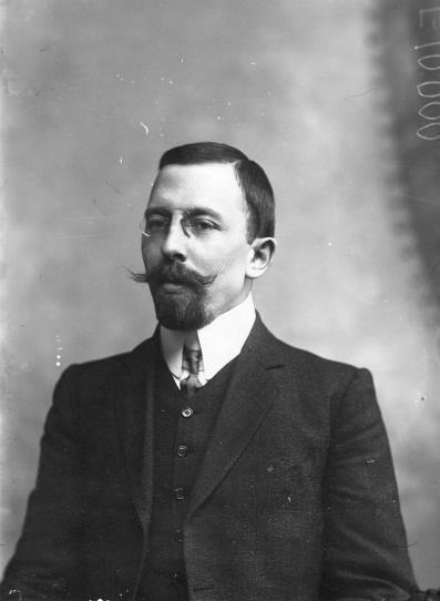 Sadri Maksudi Arsal
